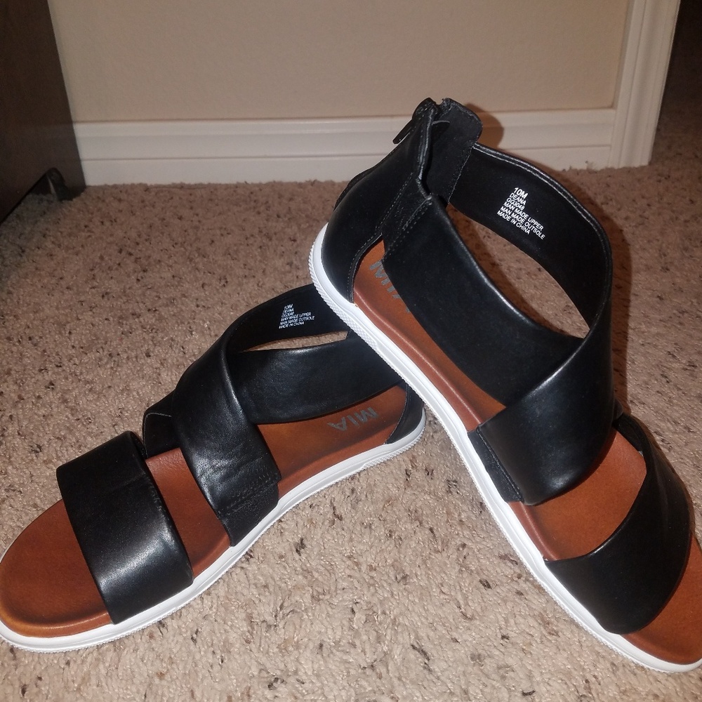 Mia black leather sandals
